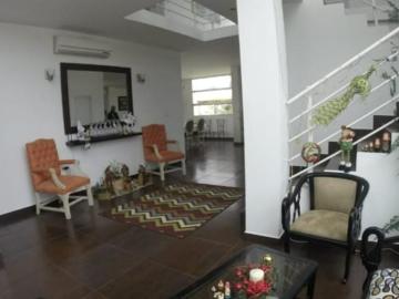 Vendo hermosa casa en Manta. A 300m de Manta Beach, vía san Mateo. 233.000 negociable