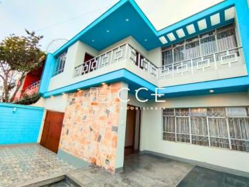 Vendo Linda Casa con parámetros de 5 Pisos en Santa Catalina