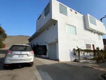VENDO LINDA CASA CON SOTANO Y ESTACIONAMIENTO EN COUNTRY CLUB SANTA ROSA ANCON