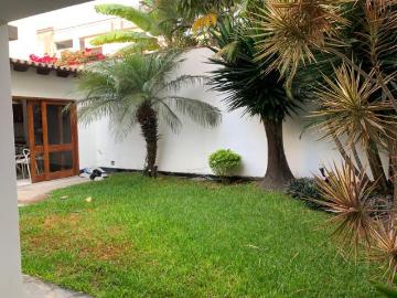 VENDO LINDA CASA DE 4 DORMITORIOS, TERRAZA Y JARDÍN EN URB AURORA, MIRAFLORES