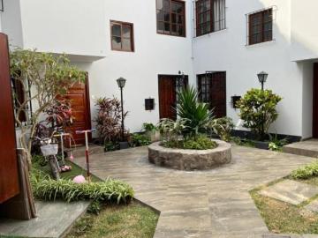 Vendo Linda Casa en Calle Toquepala 1, Surco Ref: paralela a caminos del inca
