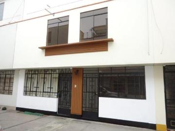 VENDO LINDA CASA EN CONDOMINIO EN MIRAFLORES