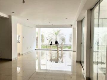 VENDO LINDA CASA 3 PISOS, MODERNA Y SEMI NUEVA FRENTE A PARQUE!