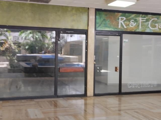 Vendo Local Comercial en PB 134m2 C. C. Concresa 4938