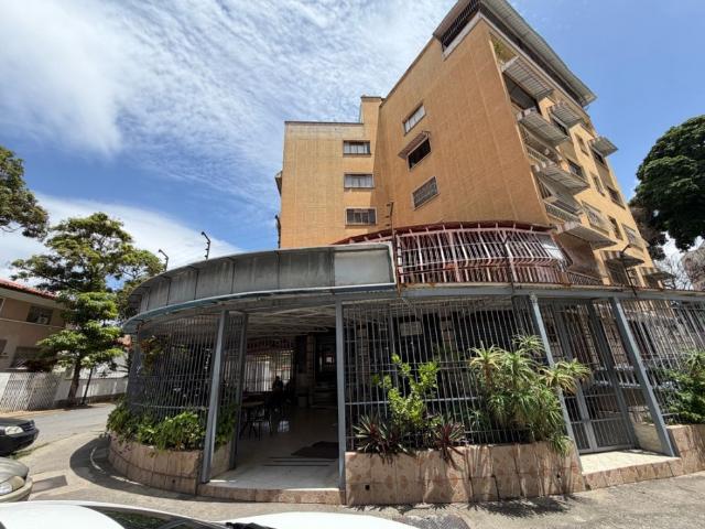 Vendo Local comercial Los Chaguaramos 200mts2