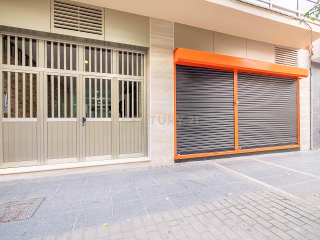VENDO LOCAL EN CALLE FRANCHY ROCA