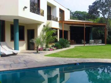 Vendo moderna residencia techos altos en La Planicie