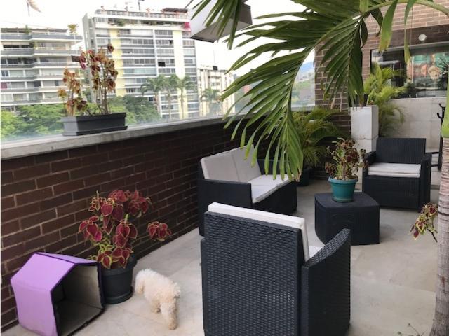 Vendo PH 220m2 Los Naranjos de Las Mercedes 3294