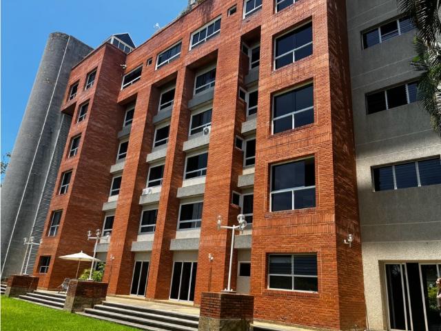 Vendo PH duplex 727+141m2 La Lagunita 3905