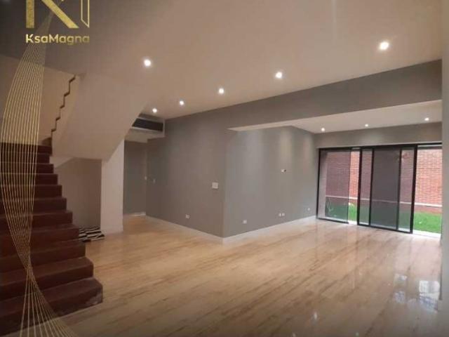 VENDO PLANTA BAJA 620M2 / 4H+S / 5B+S / 4P / 1M CAMPO ALEGRE
