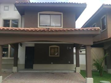 VENDO/ALQUILO CASA DUPLEX EN GREEN VILLAGE CERCA DEL CORREDOR NORTE