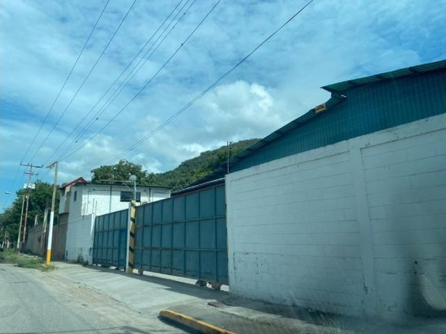 Vendo/alquilo galpon 2880m2 La Victoria 3588