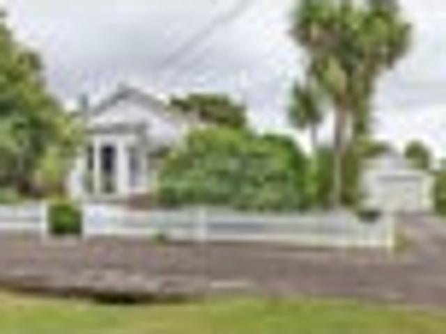 Vendor Says Sell Character Villa, Walk to Town