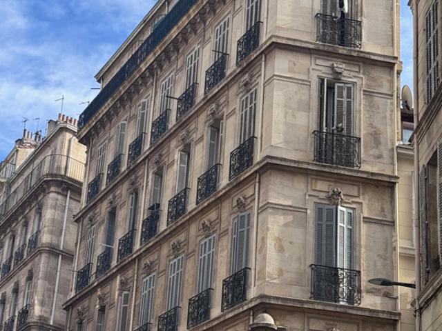 VENDS TYPE 2 A RENOVER CENTRE VILLE DE MARSEILLE