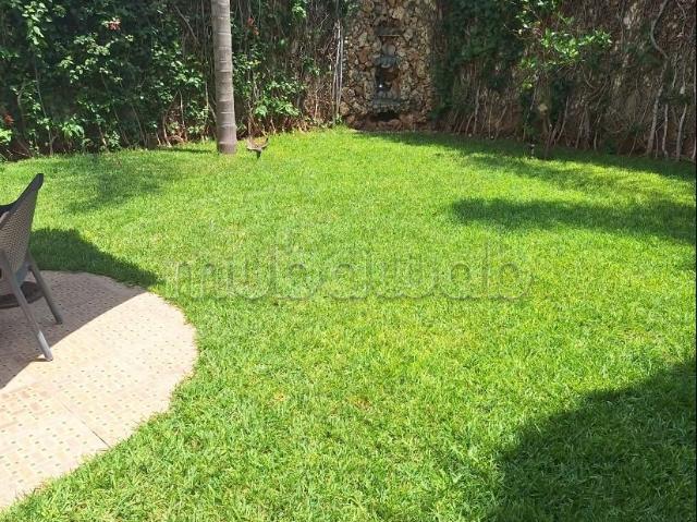 Vends villa de 287m2 de terrain et 420m2 habitable