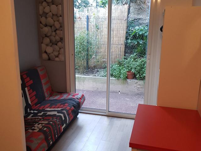 VENDS CHAMBRE DE BONNE SITUEE AU BD PERIER