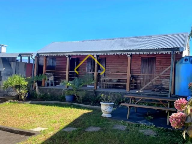 Vends charmante maison avec superbe vue à la Plaine des cafr