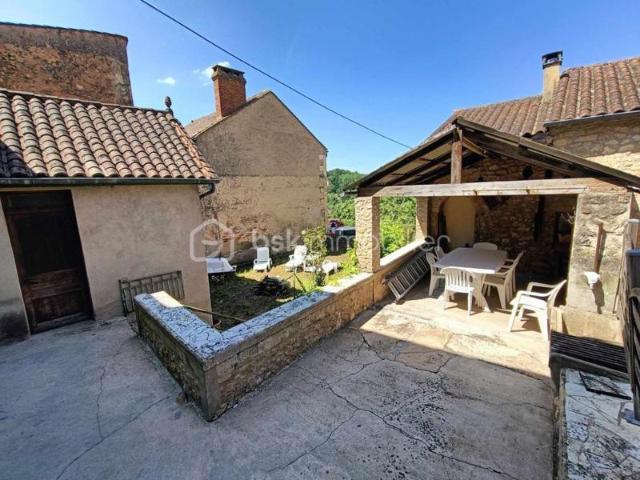 Vends Maison en Plein Cœur du Centre Ville de Belvès avec Terrasse Couverte & Jardin