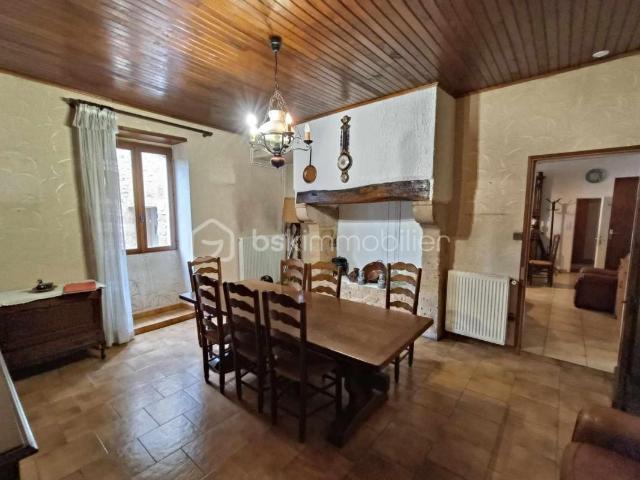 Vends Maison et 2 Studios, de 163 m2, à 2 pas du Centre Ville avec Terrasse, Jardinets et Garage