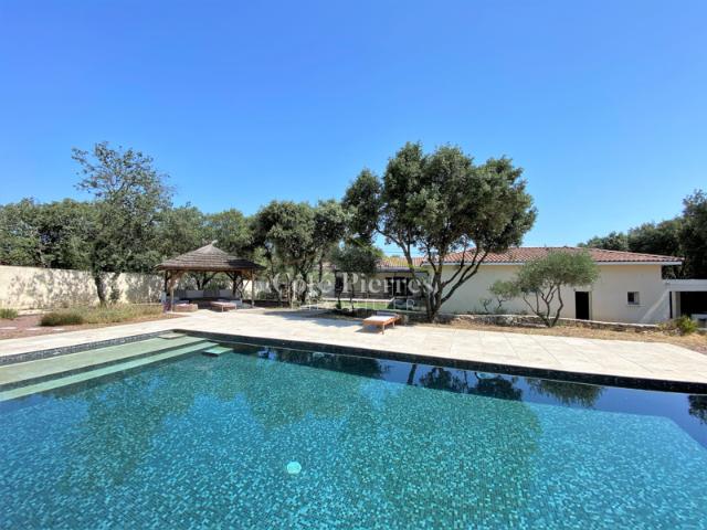 VENDU Villa 4 Chambres, 150 m2 avec piscine Nîmes Colli