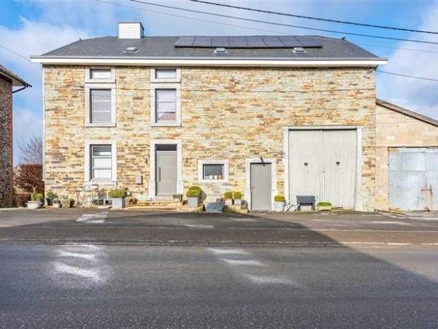 VENDU ! ! Bâtiment de ferme rénové, potentiel XXL !