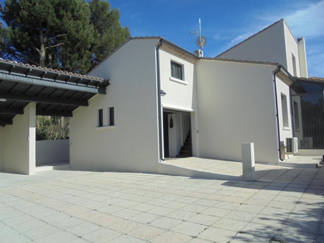 Vendu Eyragues Maison 4 Chambres Avec Garage Sur Terrain 6. 120m² Eyragues