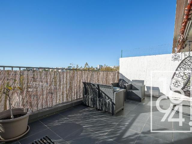 VENDU LOUÉ DUPLEX TOIT TERRASSE AVEC PARKING SECTEUR LA POMME