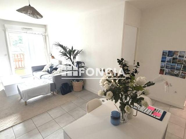 VENDU LOUE TARNOS AGREABLE ET SPACIEUX T2 DE 52 M2 AVEC TERRASSE EXPOSEE EST et PLACE DE PARKING EN SOUS SOL