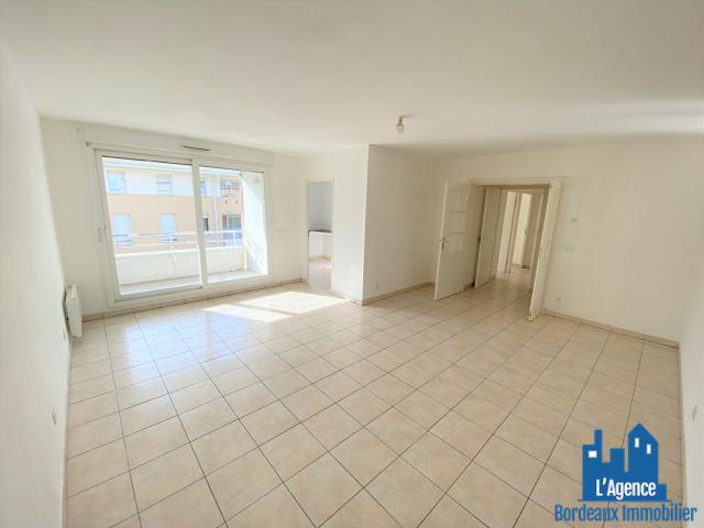 VENDU PAR L' AGENCE. EXCLUSIVITE ! BEGLES. APPARTEMENT TYPE 3 DE 67 M2 AVEC BALCON + UNE PLACE DE PARKING EN SOUS SOL + RAVALEMENT VOTE. Benoît TREMENT 06.51.26.22.32