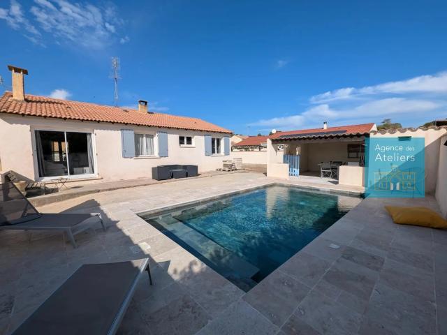 VENDU PAR L'AGENCE Villa 3 chambres plain pied avec piscine et d