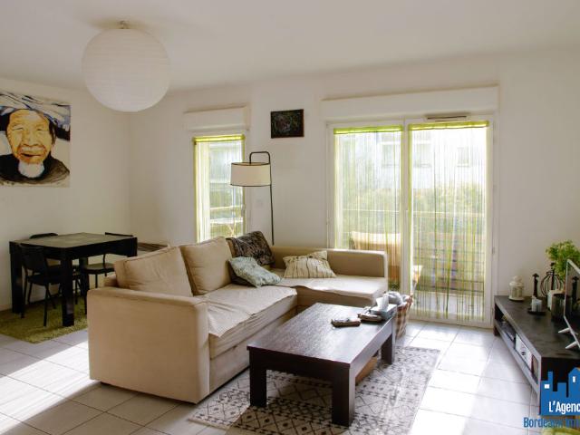 VENDU PAR L'AGENCE. EXCLUSIVITE ! BEGLES. APPARTEMENT TYPE 3 DE 62 M2 AVEC BALCON + DEUX PLACES DE PARKING. Benoît TREMENT 06.51.26.22.32