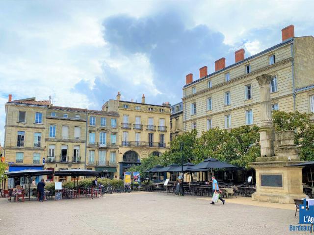 VENDU PAR L'AGENCE. EXCLUSIVITE ! BORDEAUX APPARTEMENT TYPE 2 DE 53 M2 AU DERNIER ETAGE. Benoît TREMENT Tel:06.51.26.22.32