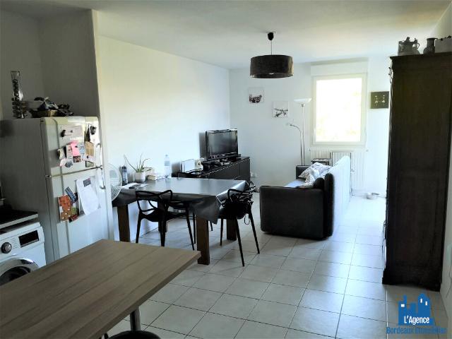 VENDU PAR L'AGENCE. EXCLUSIVITE ! SPECIAL INVESTISSEUR BRUGES APPARTEMENT TYPE 3 DE 61 M2 AVEC TERRASSE DE 8 M2 + PLACES DE PARKING EN SOUS SOL. Benoît TREMENT Tel:06.51.26.22.32