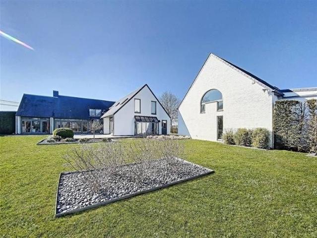 VENDU Prestigieuse propriété 5 chambres + appartement amén