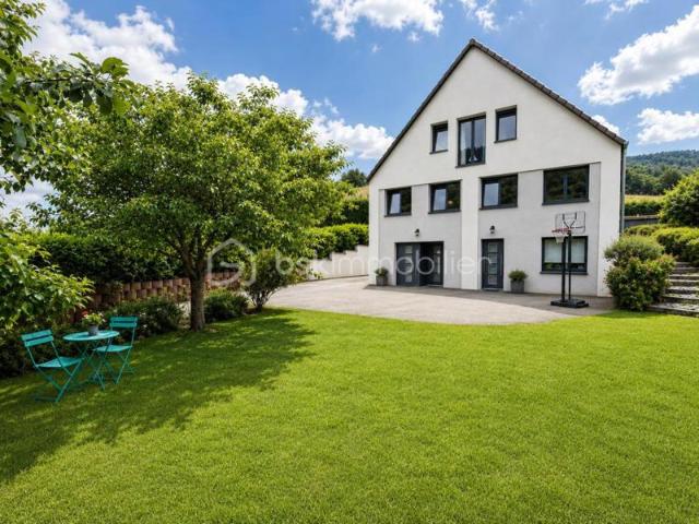 Maison familiale de 160 m² avec terrasse, vue dégagée et terrain de 639 m²