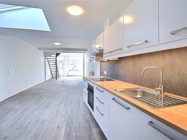 VENDUE! Maison entièrement rénovée 3 chambres avec jardin