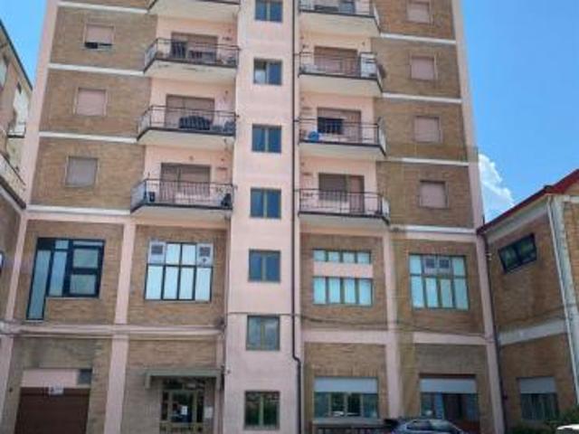 VENEDESI BILOCALE MANSARDATO SITO IN CAMPOBASSO VIA IV NOVEMBRE CON POSTO AUTO ASSEGNATO