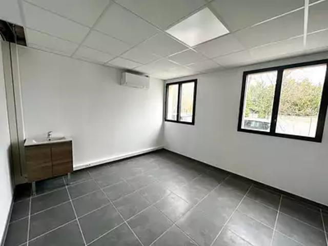 Venelles 13770 Achat / Vente divers 2 pièces