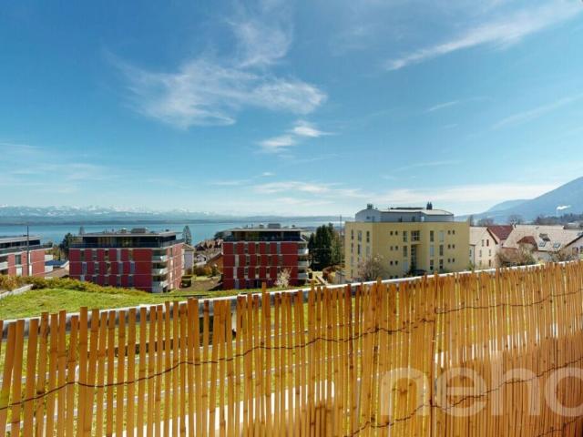 Venez visiter ce très bel appartement avec sa vue sur le lac !