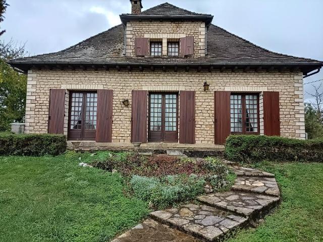 Venez découvrir cette agréable maison à rénover dans un quar. 120m² Montayral