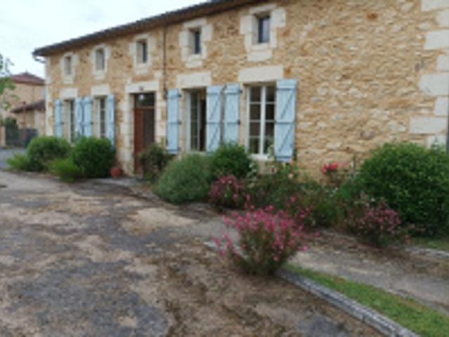 Venez découvrir cette agréable maison de village avec son ja