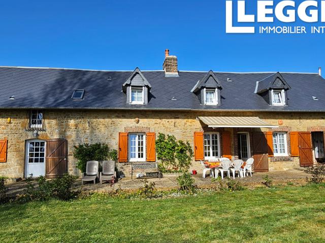 Venez découvrir cette maison de caractère de 3 chambres avec vue sur la vallée et entourée de chevaux