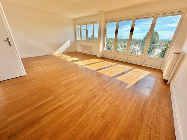 VENEZ DECOUVRIR CE CHARMANT T4 DE 84 M² AU 5EME ETAGE AVEC ASCENSEUR COEUR DE VILLEURBANNE