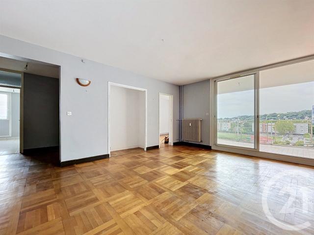 Venez découvrir ce bel appartement spacieux et lumineux situ. 96m² Bagnols sur Cèze