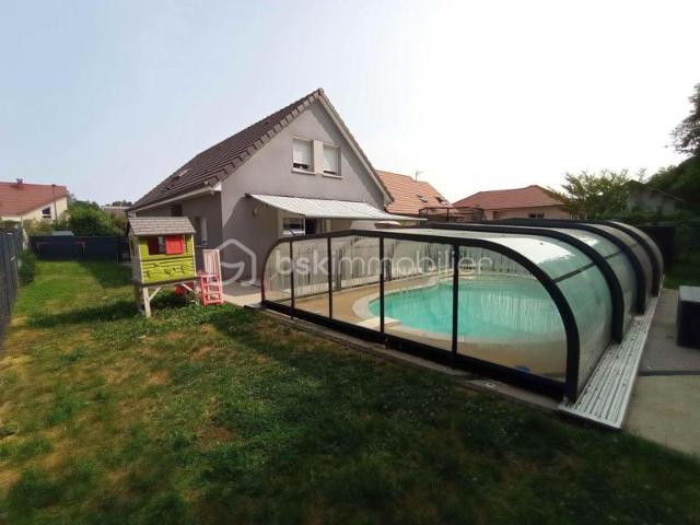 VENEZ DECOUVRIR VOTRE MAISON DE QUALITE MOYSE DE 2016 AVEC 5 CHAMBRES ET PISCINE CHAUFFEE, DOME