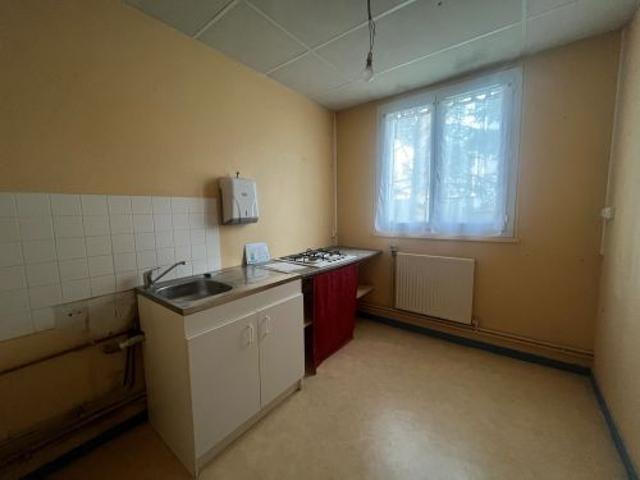 Venez implanter votre activité sur la commune de St Amand Montrond dans un local de 50m2, modulable et facilement accessible