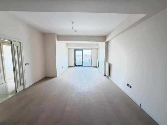 Venezia'da Şhr Mnz Balkonlu Sıfır Kullanılmamış Satılık 2+1