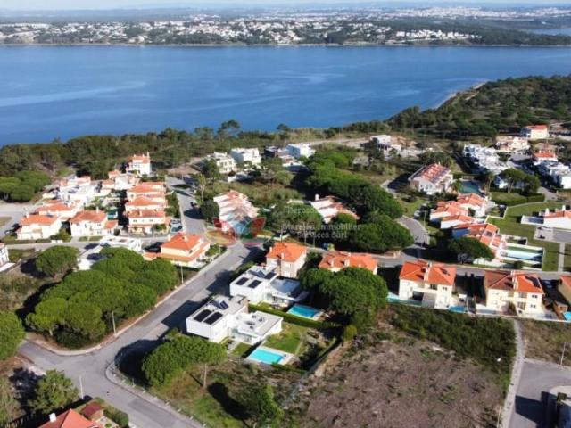 Venha descobrir a sua nova casa de sonho! Belo projeto em. 284m² Amoreira