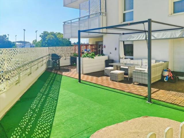 Vénissieux: Appartement 4P avec terrasse et garage