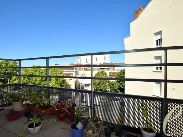 Vénissieux Route de Vienne – Appartement T2 de 40 m² dans une résidence récente avec balcon et garage
